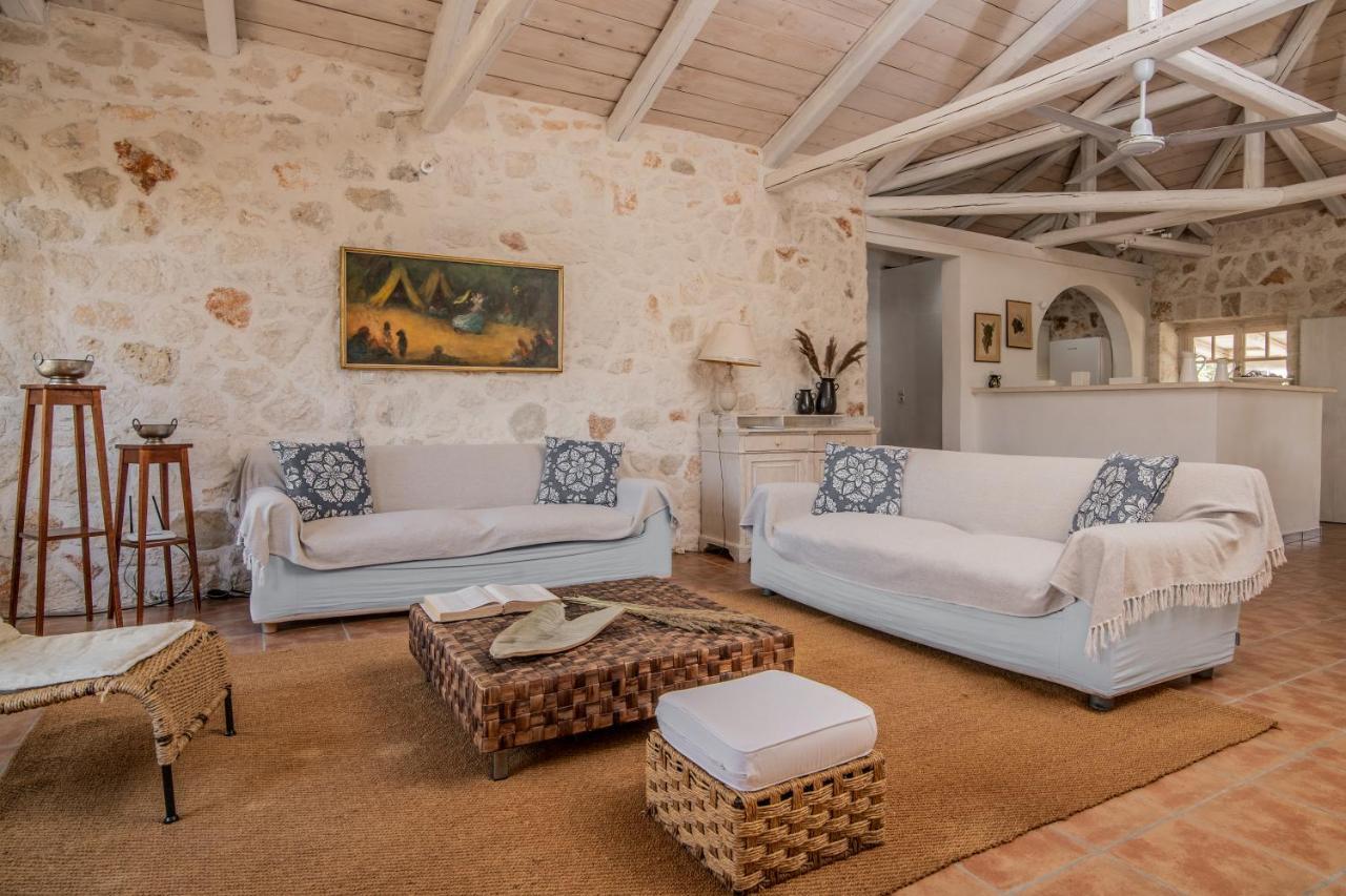Villa In Pietra Kalamaras Makhairádhon Exteriér fotografie